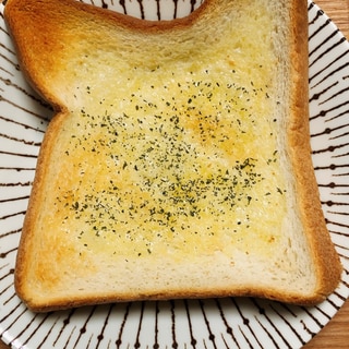 食パンアレンジ☆バター香るガーリックトースト